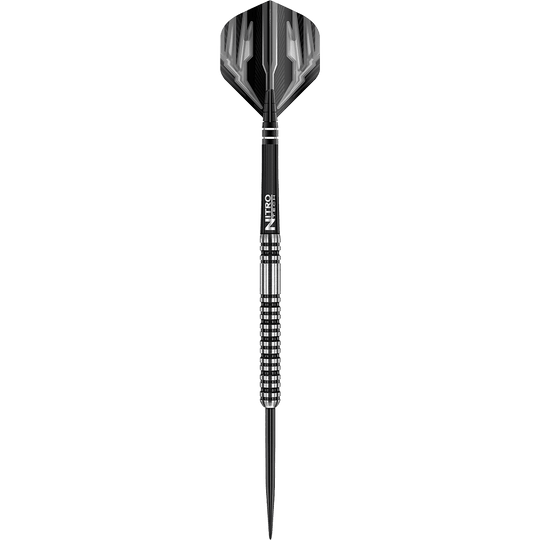 RD1892-RedDragon-Dragonfly-3-Steeldarts-1 Das Bild zeigt einen schwarzen Dartpfeil mit silbernen Rillen. Er hat eine strukturierte Griffzone und einen schwarzen Flight mit dezentem Muster.