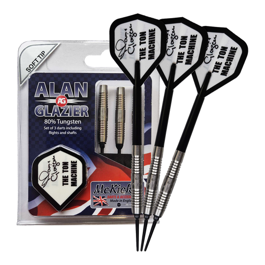 McKicks Alam Glazier Shark Machine Soft Darts Das Bild zeigt ein Set von drei Softdarts mit der Aufschrift "McKicks Alan Glazier Shark Machine Softdarts". Die Verpackung hebt hervor, dass die Darts zu 80% aus Tungsten bestehen und "The Ton Machine" Flügel besitzen.
