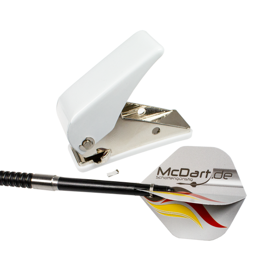 630-Flight-Locher-630-5 Das Bild zeigt den Flight Locher 630, ein Werkzeug zum Stanzen von Löchern in Dartflights. Daneben ist ein Dartpfeil mit einem gestanzten Flight zu sehen.