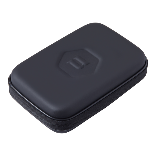 Unicorn Ultra 3UP Medium Dart Case - Black Dies ist ein schwarzes Dartcase namens "Unicorn Ultra 3UP Medium". Das Etui hat eine harte Außenhülle mit einem Reißverschluss und eingeprägtem Logo.
