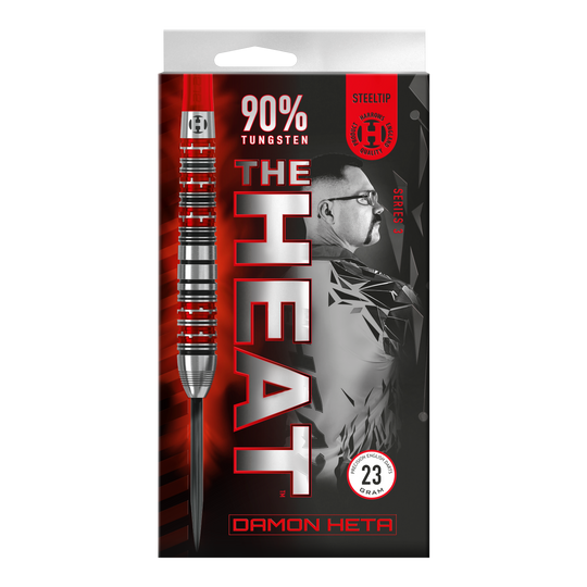 Harrow's Damon Heta Series 3 steel darts Die Verpackung zeigt die "Harrows Damon Heta Series 3 Steeldarts" mit einem markanten Design in Rot und Schwarz. Auf der Vorderseite sind Informationen wie 90% Tungsten und ein Bild von Damon Heta abgebildet.