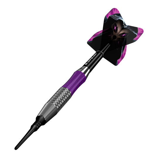 Mission Phantom Brass Soft Darts - 18g Dies ist ein Mission Phantom Brass Softdart mit einem Gewicht von 18g. Der Dart hat ein auffälliges Design mit lila und schwarzen Akzenten.