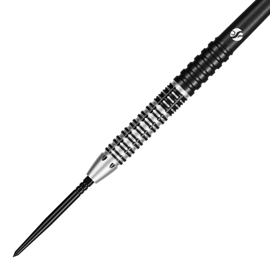 Shot Pro Series Willie O'Connor Magpie Turbo Point Steeldarts sind filigrane Dartpfeile. Sie sind ordentlich nebeneinander angeordnet.