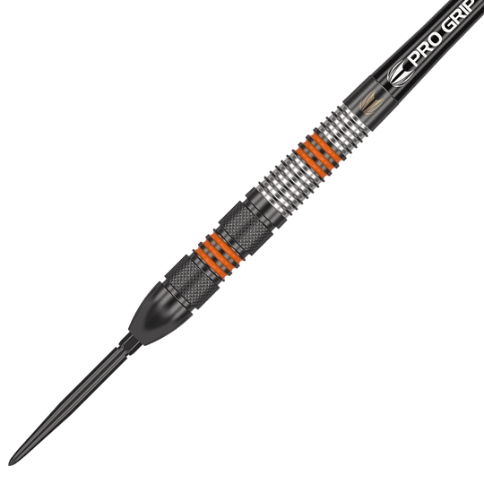 190212_Target_Raymond_Van_Barneveld_80_Black_Swiss_Point_Steeldarts_2 Das Bild zeigt einen schwarzen Steeldartpfeil mit silbernen und orangefarbenen Ringen am Griff. Auf dem Schaft steht "PRO GRIP" geschrieben.