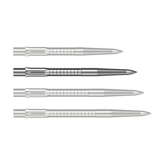 Man sieht eine einzelne Caliburn Evo System Steeldartspitze Micro Grip in Silber mit einer Länge von 32 mm. Die Dartspitze ist scharf vor einem weißen Hintergrund zu erkennen.