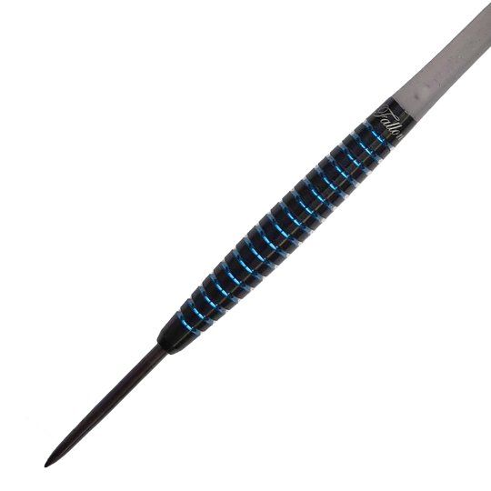 Dynasty Fallon Sherrock 4 AFlow BK Steel Darts - With Autograph - 23g Das Bild zeigt einen Dynasty Fallon Sherrock 4 AFlow BK Steeldart mit Autogramm. Der Dart wiegt 23 Gramm und hat ein schwarz-blaues Rillendesign.