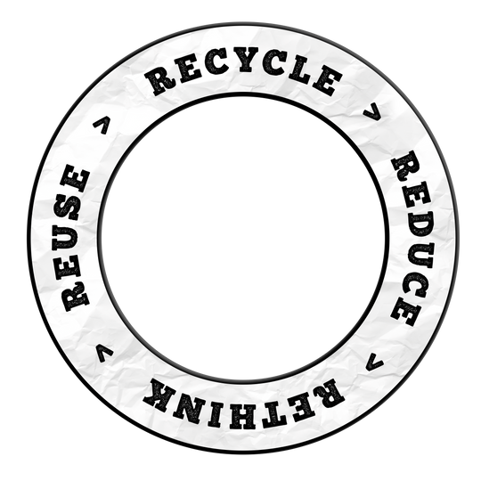 McDart Recycle Reduce Rethink Reuse Dartboard Surround Das Bild hat den Dateinamen 'DBS-RRRR1_Surround_Recyle_Reuse_Reduce_Rethink_Schwarz_2'. Es zeigt wahrscheinlich ein nachhaltiges Surround-Produkt in Schwarz.