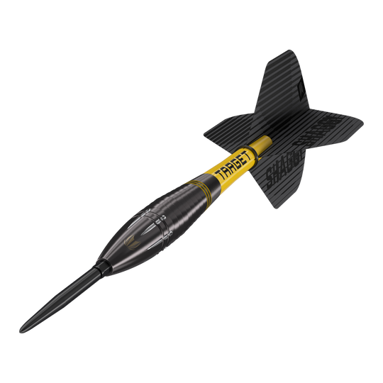 Das Bild zeigt den Target Scott Williams Shaggy Black Swiss Point Steeldart. Der Dart hat ein schwarzes Design mit gelben Akzenten und einer schwarzen Flights.