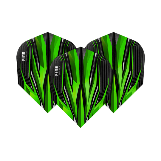 HR2_Harrows_Fire_Green_Standard_Flights_1POTEMUaVMK1Ue Das Bild zeigt drei Dart-Flights des Modells "Harrows Fire Green Standard". Sie haben ein auffälliges, grünes und schwarzes Muster mit weißen Akzenten.