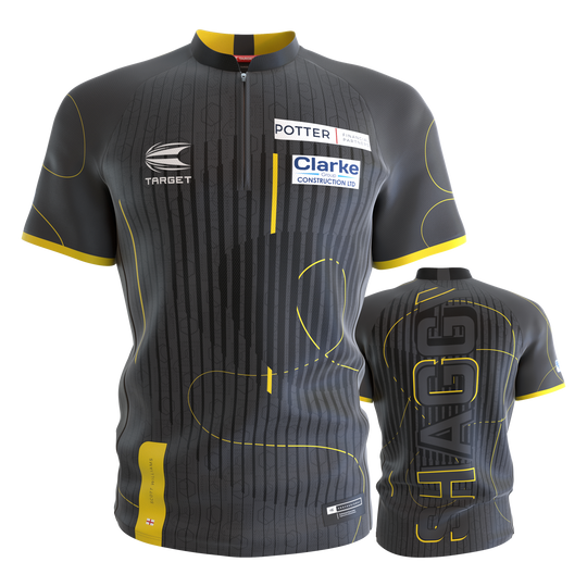Target Coolplay Collarless Scott Williams dart shirt Das Bild zeigt das Target Coolplay Collarless Scott Williams Dartshirt in Grau mit gelben Akzenten. Auf der Vorderseite sind Sponsorenlogos zu sehen und auf der Rückseite steht groß "SHAGGY".