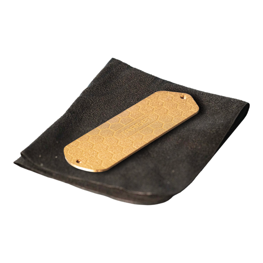 Dieses Bild stellt das Target Dart Servicing Kit dar. Es ist ein praktisches Set für Dart-Enthusiasten.