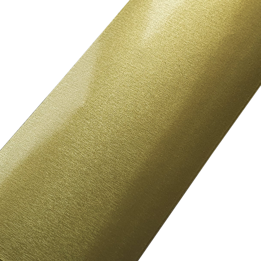 P-Schild_McDart_Pokalschild_mit_Wunschtext_5 Das Bild zeigt eine goldene Pokalschild-Platte mit gebürsteter Oberfläche. Auf diesem Schild kann ein individueller Wunschtext eingraviert werden.