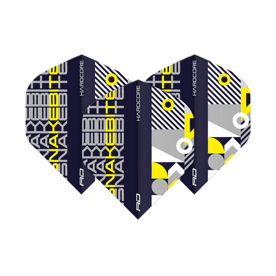 TF6657_Red_Dragon_Hardcore_Snakebite_BlackYellow_Standard_Flights_1OhAN6ujrDb6Wg Das Bild zeigt drei Dartflights mit einem modernen, grafischen Design in Schwarz, Gelb, Grau und Weiß. Auf den Flights steht der Schriftzug "SNAKEBITE" und "HARDCORE" in auffälligen Buchstaben.