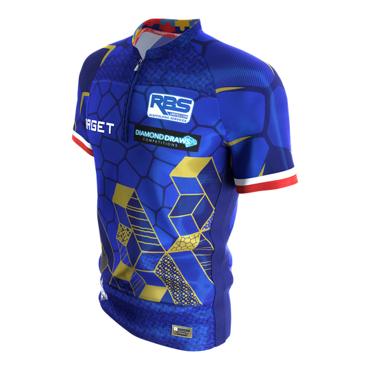 Target Josh Rock Dart Shirt 2027 Zu sehen ist das Target Josh Rock Dartshirt 2027. Das Shirt eignet sich hervorragend für Dart-Enthusiasten.