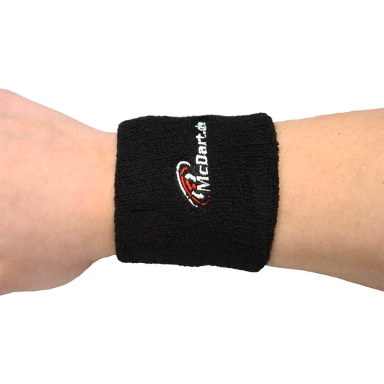 Das Bild zeigt ein Produkt mit dem Dateinamen 635_McDart_Schweiband_2. Es handelt sich vermutlich um ein Schweißband von McDart.
