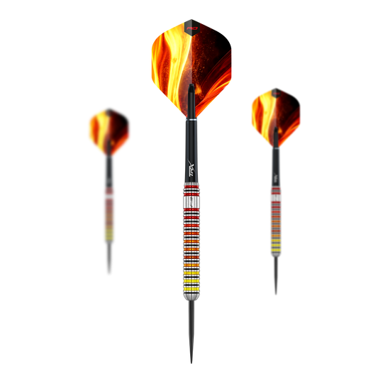 Hier sehen Sie das Set der Red Dragon Furnace Steeldarts. Die Darts sind in einer geordneten Anordnung dargestellt.