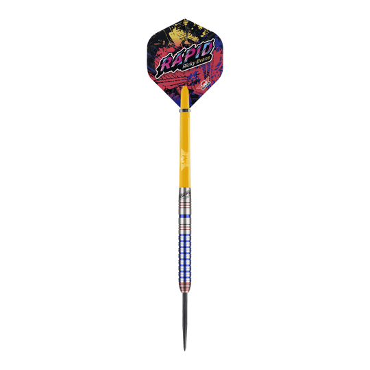 Bulls NL Ricky Evans Rapid Edition One Steel Darts Auf dem Bild ist ein Steeldart der Marke Bulls NL, Modell "Ricky Evans Rapid Edition One", zu sehen. Der Dart hat bunte Flights mit dem Schriftzug "RAPID Ricky Evans" und ein auffälliges Griffdesign in Silber, Blau und Rot.