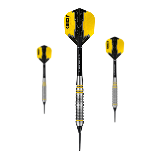 Harrow's Dave Chisnall Chizzy Brass Soft Darts Das Bild zeigt drei Harrows Dave Chisnall Chizzy Brass Softdarts. Die Pfeile haben gelb-schwarze Flights und einen geriffelten silbernen Barrel.