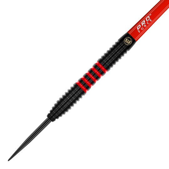 Winmau Joe Cullen 85 Pro-Series steel darts Auf dem Bild ist ein Winmau Joe Cullen 85 Pro-Series Steeldart zu sehen. Der Dartpfeil hat ein schwarzes Design mit roten Akzenten und einer feinen Griffstruktur.