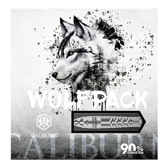 Caliburn Wolfpack W3 Steeldarts - 21g Das Bild zeigt die Verpackung der Caliburn Wolfpack W3 Steeldarts mit einem Wolf als Motiv. Die Darts bestehen zu 90 % aus Tungsten und wiegen 21 Gramm.
