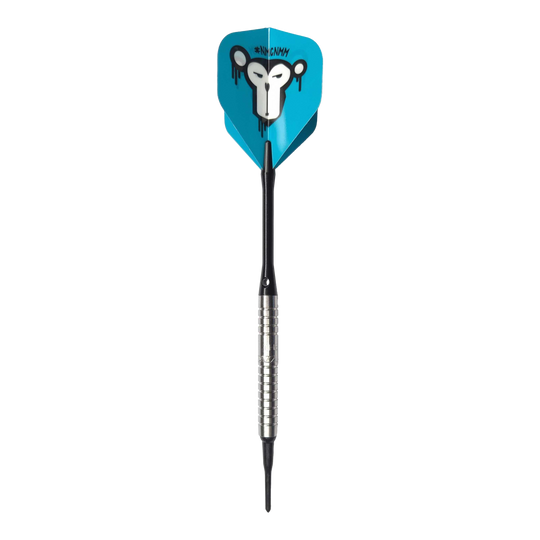 McDart 85 Tungsten V15 Softdarts - 16.5g Der McDart 85er Tungsten V15 Softdart wiegt 16,5g und hat ein silbernes, geriffeltes Barrel. Die Flights sind blau und zeigen das Bild eines stilisierten Affengesichts.