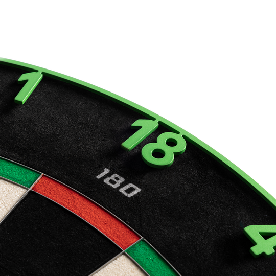 Das Bild zeigt das Precise 180 Endorphine Steeldartboard mit Nummernring in Emerald Green. Die Abbildung stellt das Produkt in einer klaren Ansicht dar.