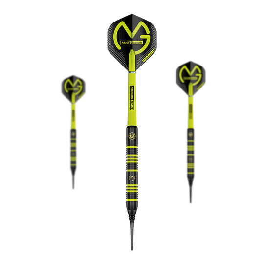 Winmau Michael Van Gerwen MvG Ambition Softdarts - 20 g Das Bild zeigt drei Softdarts des Modells "Winmau Michael Van Gerwen MvG Ambition" mit einem Gewicht von 20 g. Die Darts sind schwarz-gelb gestaltet und tragen das MvG-Logo auf den Flights.