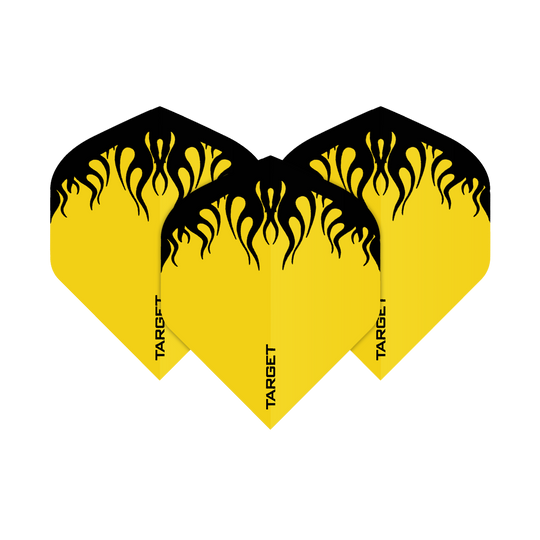 TG83_Target_Yellow_Flame_No2_Standard_Flights_1 Das Bild zeigt drei Dart-Flights mit einem gelben und schwarzen Flammendesign. Auf jedem Flight steht unten das Wort "TARGET".