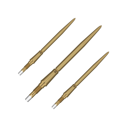 Target Swiss Storm Nano Point Dartspitzen - Gold Das Bild zeigt drei goldene Dartspitzen mit feinen Rillen. Sie sind in unterschiedlichen Ausrichtungen auf grünem Hintergrund angeordnet.