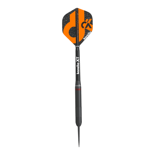 Karella Daniel Klose steel darts Der Karella Daniel Klose Steeldart ist ein schwarzer Dartpfeil mit orangem Design auf dem Flight. Auf dem Schaft steht "karella XT" und der Flight trägt das Karella-Logo.