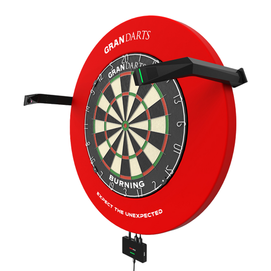 GranDarts Gran Eye GEN2 Steeldart auto scoring system Das Bild zeigt das GranDarts GranEye Steeldart Auto-Scoring-System mit einer roten Umrandung um die Dartscheibe. Zwei schwarze Arme mit Sensoren ragen seitlich heraus, um die automatische Punktezählung zu ermöglichen.