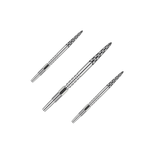 Target Swiss DS Surge Point Dart Tips - Silver Das Bild zeigt drei silberne Dartspitzen mit feinen Gravuren. Sie sind in einer diagonalen Linie angeordnet und haben ein modernes Design.