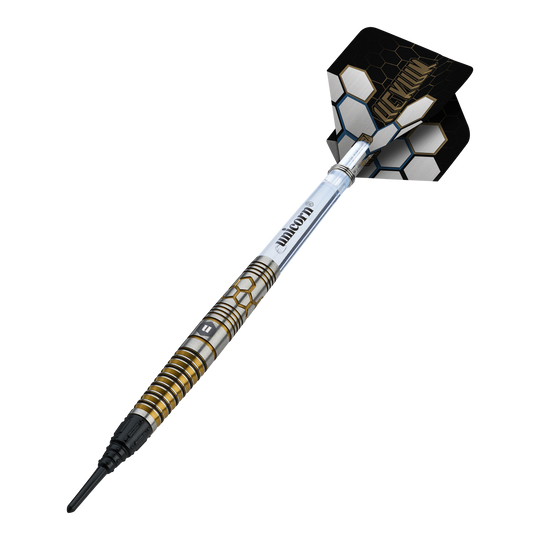 Auf diesem Bild sind Unicorn Hexium Style 03 Gold & Black Softdarts, 23g, dargestellt. Die Pfeile kombinieren goldene und schwarze Elemente im Design.