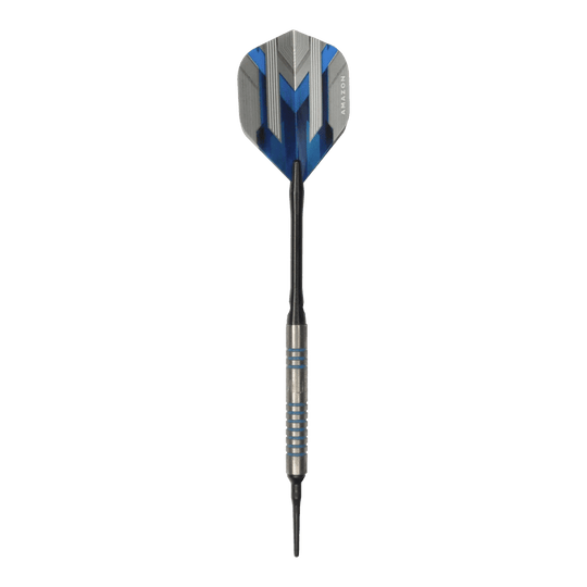 McDart 85 Tungsten V1 soft darts - 17g Dies ist ein McDart 85er Tungsten V1 Softdart mit einem Gewicht von 17g. Der Dart hat blaue und silberne Akzente und eine schwarze Spitze.