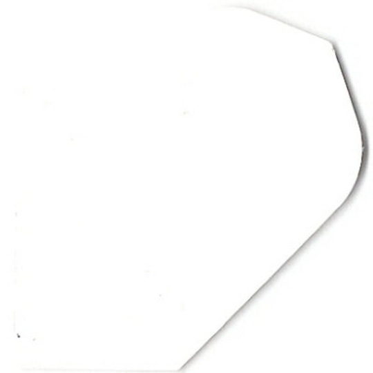 pr8 Das Bild zeigt ein weißes, polygonales Dartflight ohne Muster oder Beschriftung. Es handelt sich um das Produkt "Poly-Plain Flights PR8".