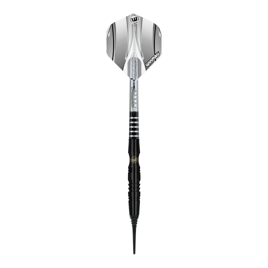 Winmau Sniper Black soft darts - 20g Das Bild zeigt einen Winmau Sniper Black Softdart mit einem Gewicht von 20 Gramm. Der Dart ist überwiegend schwarz mit silbernen Akzenten und besitzt eine schwarze Softspitze.