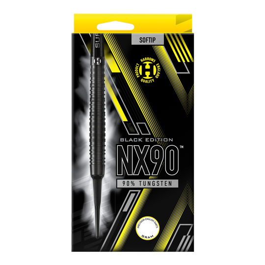 Harrows NX90 Black Edition soft darts Auf dem Bild ist die Verpackung der "Harrows NX90 Black-Edition Softdarts" zu sehen. Die Verpackung ist überwiegend schwarz mit gelben und silbernen Akzenten und zeigt einen Softdart aus 90% Tungsten.