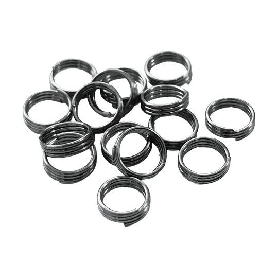 McDart Shaftringe - 5 Sets Das Bild zeigt mehrere kleine Metallschaftringe für Dartpfeile. Es handelt sich um das Produkt "McDart Shaftringe - 5 Sets".