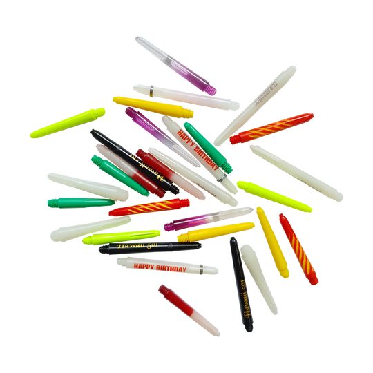 360_Shaft_-berraschungs_Pack_10Sets_1 Das Bild zeigt eine bunte Auswahl an Dart-Schäften in verschiedenen Farben und Designs. Es handelt sich um das Produkt "Shaft Überraschungspaket (10 Sets)".