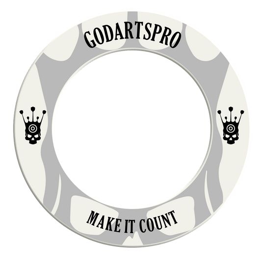 Hier ist ein weißes Dartboard Surround zu sehen. Das Foto stellt das Produkt in Nahaufnahme dar.