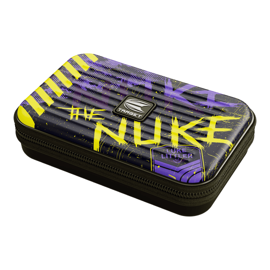 Target Takoma Luke Littler XL dart case Hier ist das Target Takoma Luke Littler XL Dartcase zu sehen. Es eignet sich zur Aufbewahrung und zum Transport von Dartzubehör.