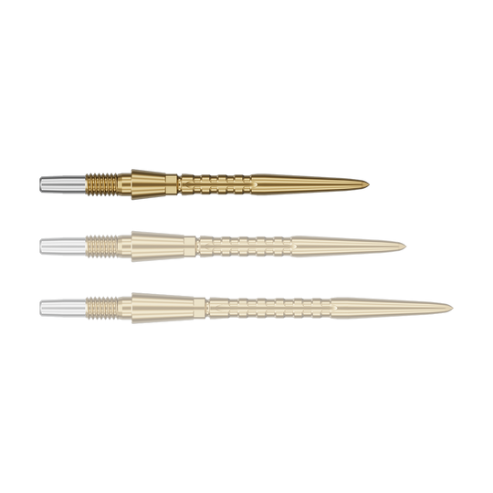Target Swiss Point Storm Surge steel dart tips - gold Auf dem Bild sind drei goldfarbene Dartspitzen zu sehen. Sie liegen nebeneinander auf grünem Hintergrund.